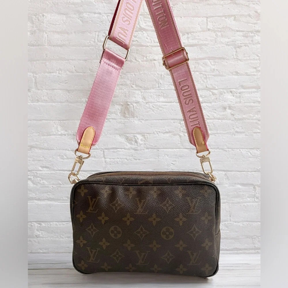 Louis Vuitton Monogram Pouch Crossbody 💖 - Picture 6 of 15